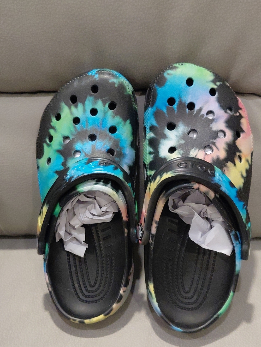 CROCS TIE DYE WOMEN'S SIZE 8 - Picture 2 of 9